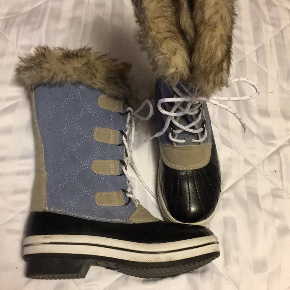 Never worn! Great winter boots!